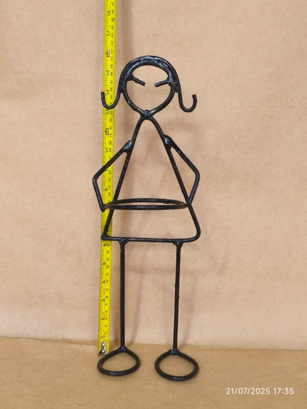 IMG_20250721_173507 Niña porta maceta