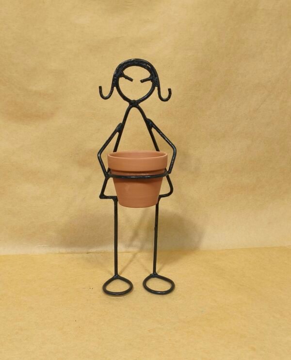 IMG_20250721_191810 Niña porta maceta