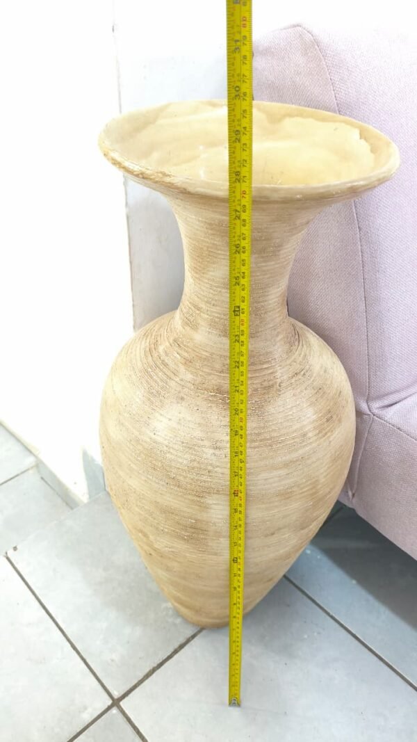 WhatsApp Image 2026-04-15 at 2.35.46 PM (1) JARRÓN DE BARRO MEDIANO